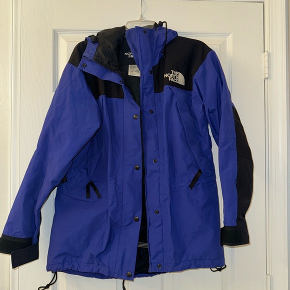 Vintage The North Face Mountain Jacket! - Picture 3 of 8